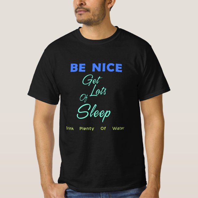 Sei nett, schlafe viel, trinke viel Wasser T-Shirt (Vorderseite)