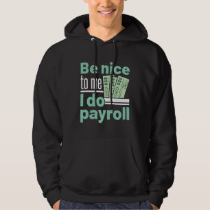 Sei nett zu mir, ich mache Lohnrollen Funny Clerk Hoodie