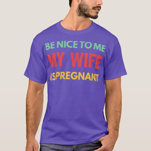Sei nett zu mir, meine Ehefrau ist schwanger Funny T-Shirt (Vorderseite)