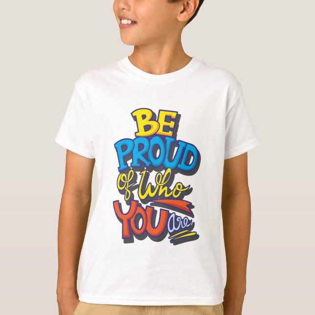 Sei stolz darauf, wer du lustig Niedlich bist T-Shirt (Vorderseite)