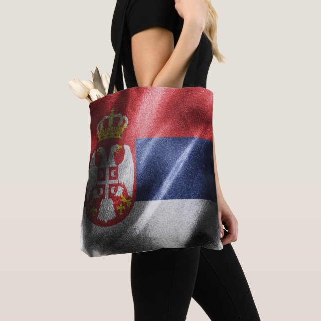 Seidenflagge in Serbien Tasche (Von Nahem)