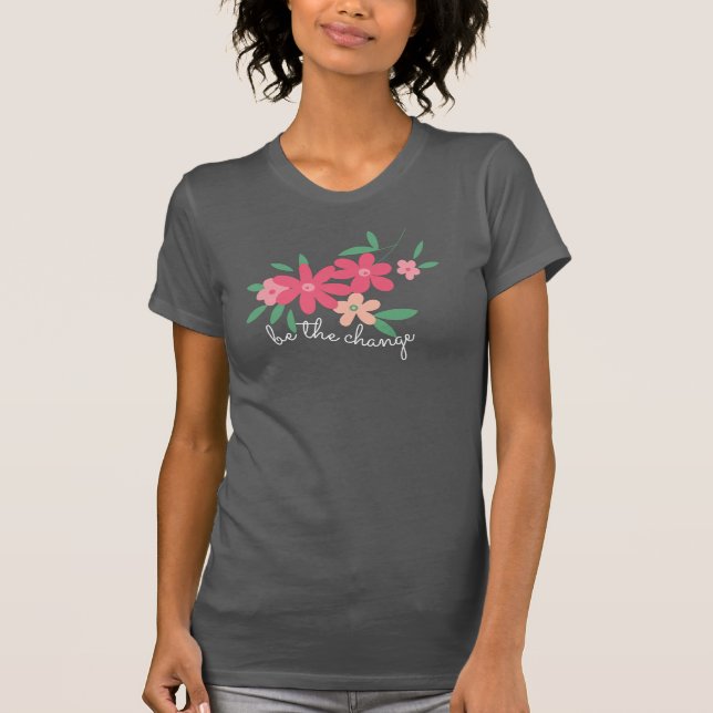 Seien Sie die Veränderung der rosa Dainty-Blume T-Shirt (Vorderseite)