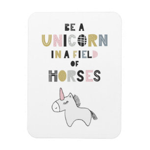 Seien Sie ein Einhorn auf einem Gebiet der Pferde Magnet