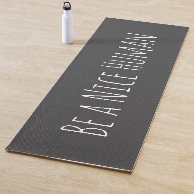 Seien Sie ein nettes menschliches Inspirationsziff Yogamatte (Beispiel)
