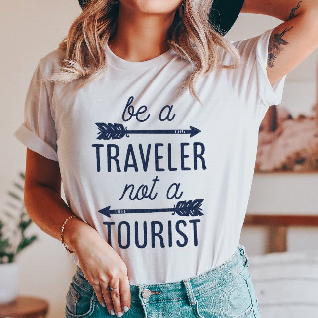 Seien Sie ein Reisender und kein touristisches T-S T-Shirt (Von Creator hochgeladen)