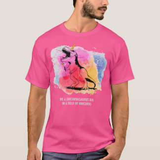 Seien Sie ein Unicornasaurus Rex in einem Feld von T-Shirt