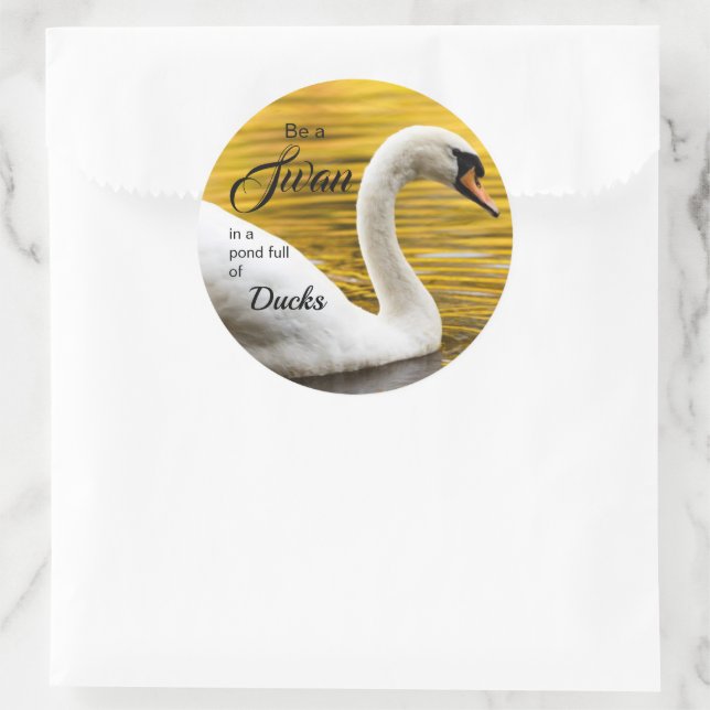 Seien Sie ein wunderschönes inspirierendes Zitat Runder Aufkleber (Tasche)
