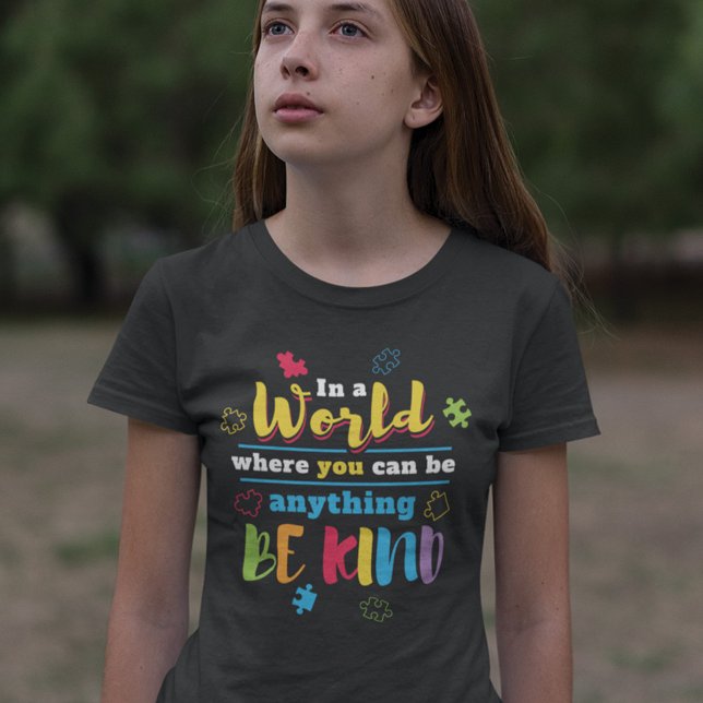 Seien Sie freundlich in einem World Autismus Aware T-Shirt (Von Creator hochgeladen)