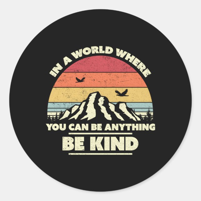 Seien Sie freundlich in einer Welt, in der Sie all Runder Aufkleber (Vorderseite)
