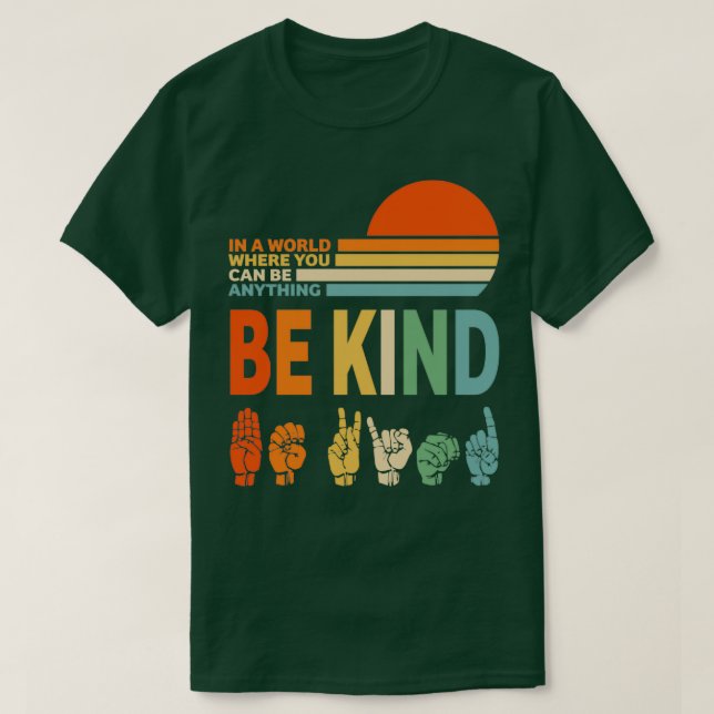 Seien Sie freundlich in einer Welt, in der Sie T-Shirt (Design vorne)