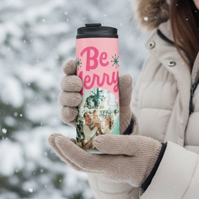 Seien Sie froh, Pink Scribble Holiday Tree Arched  Thermosbecher (Carry your hot holiday cocoa in this Be Merry Pink Scribble Holiday Tree Arched Photo Tumbler!)