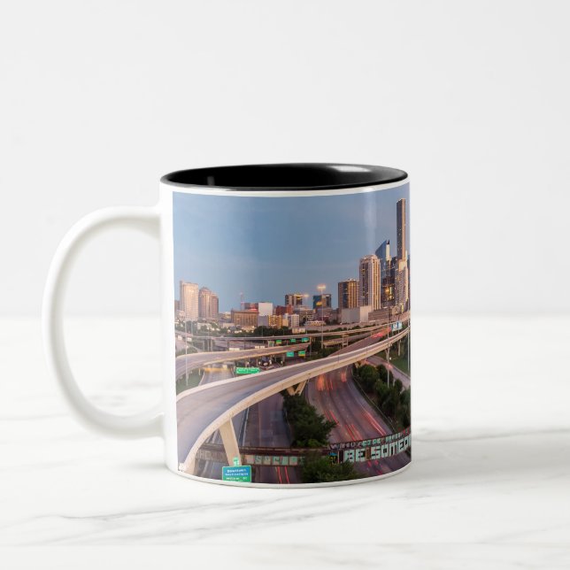 Seien Sie jemand in Houston, Texas Zweifarbige Tasse (Links)