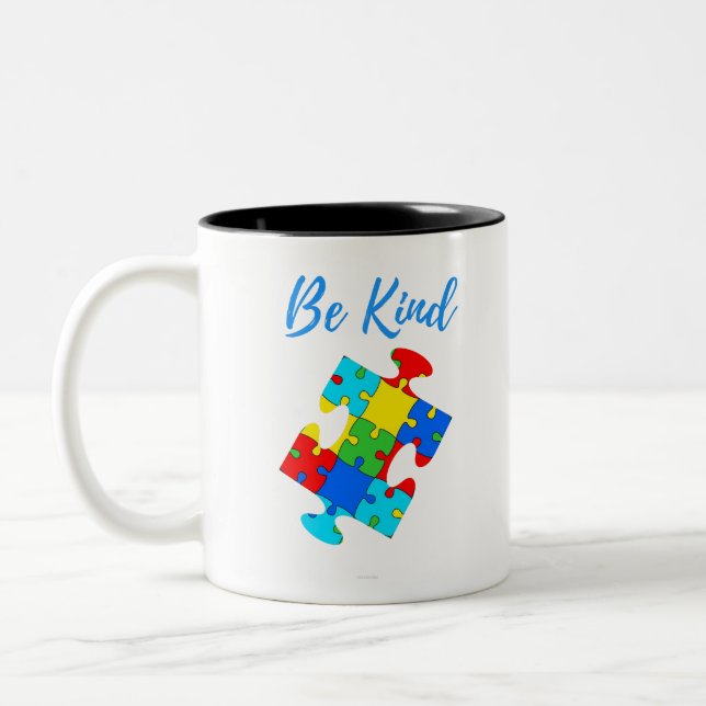 Seien Sie nett Autismus Bewusstsein farbiges Puzzl Zweifarbige Tasse (Links)