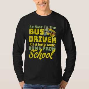 Seien Sie nett zum Busfahrer der Busschule. T-Shirt