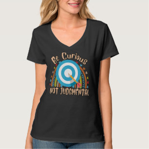 Seien Sie neugierig, nicht beurteilende Redewendun T-Shirt