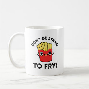 Seien Sie nicht davor, lustige Pommes Frites zu br Kaffeetasse