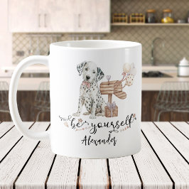 Seien Sie Niedlicher Dalmatiner-Welpe neben dem Po Kaffeetasse