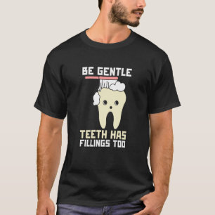 Seien Sie sanfte Zähne haben Fillen zu Zahnärzte T-Shirt