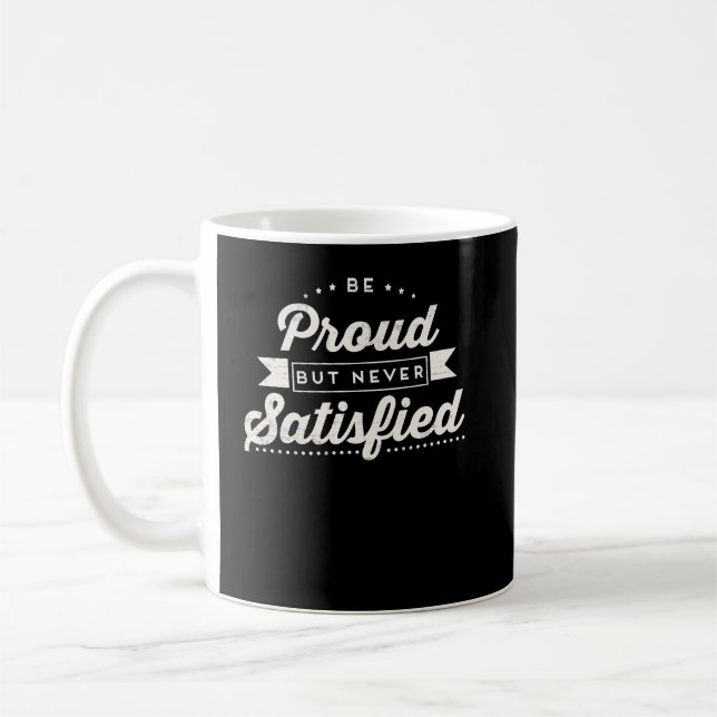 Seien Sie stolz, aber nie zufrieden Motivierend Kaffeetasse (Links)