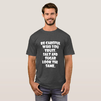Seien Sie vorsichtig, wem Sie vertrauen, dass Salz T-Shirt