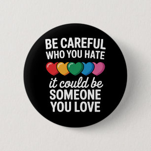 Seien Sie vorsichtig, wen Sie LGBTQ Gay Pride Rain Button