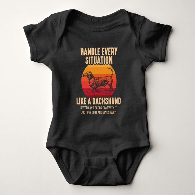 Seien Sie wie ein Besitzer der Dackel Sarcastic Da Baby Strampler (Vorderseite)