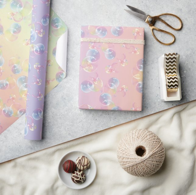 Seifenblasen auf dem Rainbow Geschenkpapier (Kunsthandwerk)