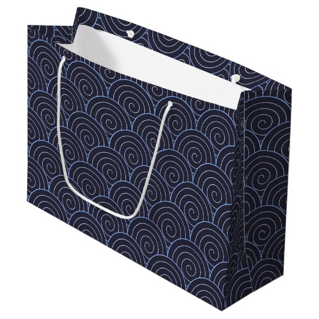 Seigaiha Japanese Wave Große Geschenktüte (Vorderseite Schrägansicht)