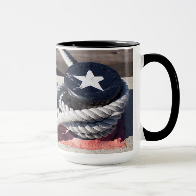 Seil gebunden an zwei Schiffspollern Tasse (Rechts)