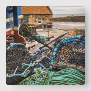Seile und Hummer-Töpfe   Pittenweem, Schottland Quadratische Wanduhr