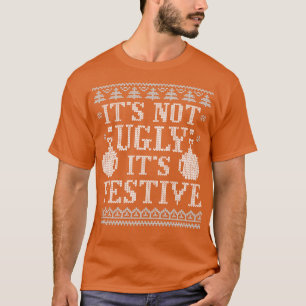 Sein nicht sonderlich festlicher, lustiger, hässli T-Shirt