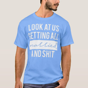 Seine und ihre Verlobung geben den Frauen eine Bra T-Shirt