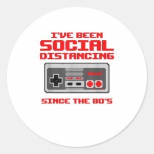 Seit dem 80er TShirt bin ich sozial distanziert Runder Aufkleber