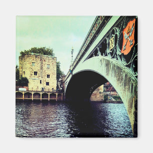 Seite der Brücke Magnet