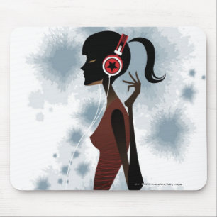 Seitenansicht der hörenden Musik der Frau Mousepad