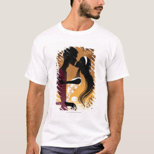 Seitenansicht der jungen Paare stehend im Strand T-Shirt