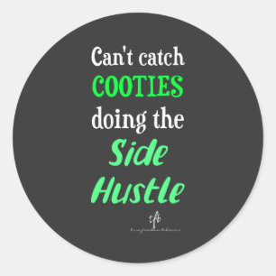 Seitlicher Hustle Cooties Neon Green Text Runder Aufkleber