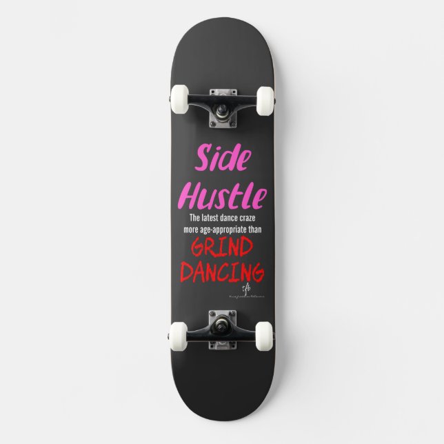 Seitlicher Hustle gegen grind tanzende Neon Pink T Skateboard (Vorderseite)