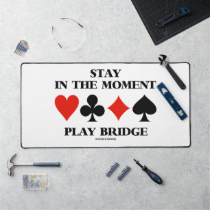 Séjournez Dans Le Moment Play Bridge Quatre Costum
