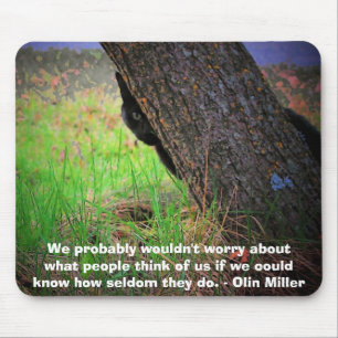 Selbstbewusstes Kätzchenmem mit Olin Miller Zitat Mousepad