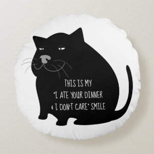 Selbstgefällige dicke schwarze Katze lustiger Spru Rundes Kissen