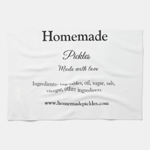 Selbstgemachte Pickles mit Liebe hergestellt, füge Geschirrtuch