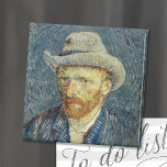 Selbstportrait | Vincent Van Gogh Magnet<br><div class="desc">Selbstportrait mit Gray Felt Hat (1887) von dem niederländischen post-impressionistischen Künstler Vincent Van Gogh. Van Gogh benutzte sich oft als Vorbild für die Praxis der Figurenmalerei. Es ist klar, dass er die Technik des Pointillismus studiert hatte, aber seine Pinselstriche sind nicht systematisch und er hat die Spuren auf seine eigene...</div>