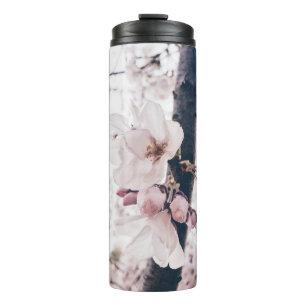 SELEKTIVE FOCUSFOTOGRAFIE VON WEISS UND PINK PETA THERMOSBECHER