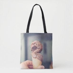 Selektive Fokusfotografie von Schokoladeneis Tasche
