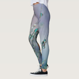 Selektiver Fokus Foto des Taues Wasser auf Pflanze Leggings