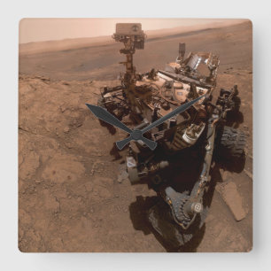 Selfie von Mars Curiosity - rote Marslandschaft Quadratische Wanduhr