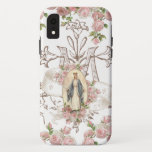 Selige Jungfrau Mary Religiöse Vintage Rosen Case-Mate iPhone Hülle<br><div class="desc">Mit einem religiösen,  traditionell katholischen Gewohnheitsbild der gesegneten Jungfrau Mary,  unsere Lady of Grace mit dem Marian "M" Cross hinter ihrer und Vintagen rosa Rosen.</div>
