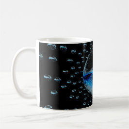 Seltsame Alien Orbs, die ein weiches blaues Licht Kaffeetasse
