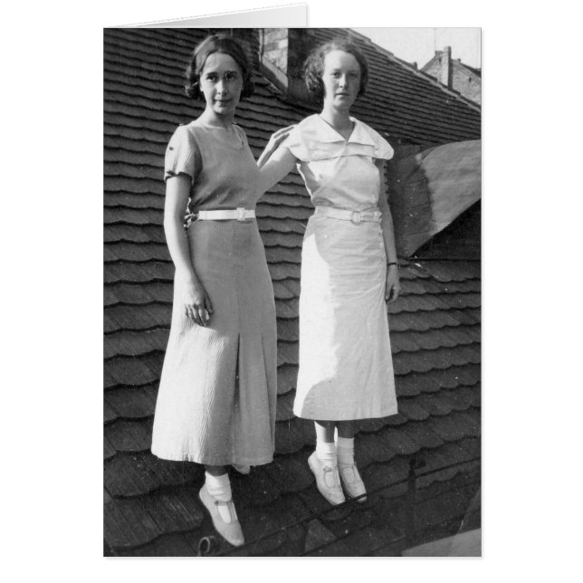 Seltsame Frauen auf Dach-Karte (Vorne)